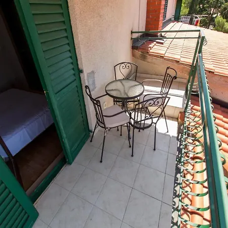 Apartment Srzi 1 - 200 M From Sea Makarska