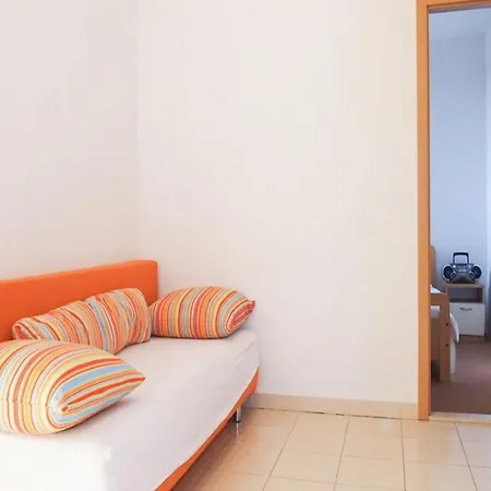 Apartment Srzi 1 - 200 M From Sea Makarska
