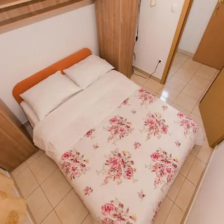 Srzi 1 - 200 M From Sea Apartment Makarska