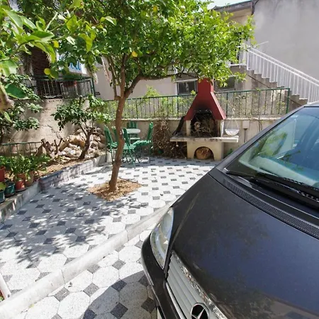 Srzi 1 - 200 M From Sea Apartment Makarska