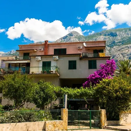 Apartment Srzi 1 - 200 M From Sea