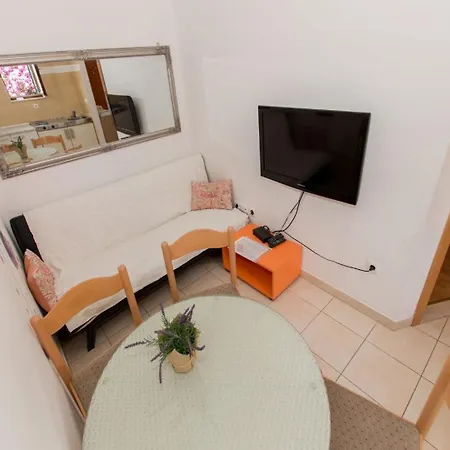 Srzi 1 - 200 M From Sea Apartment *